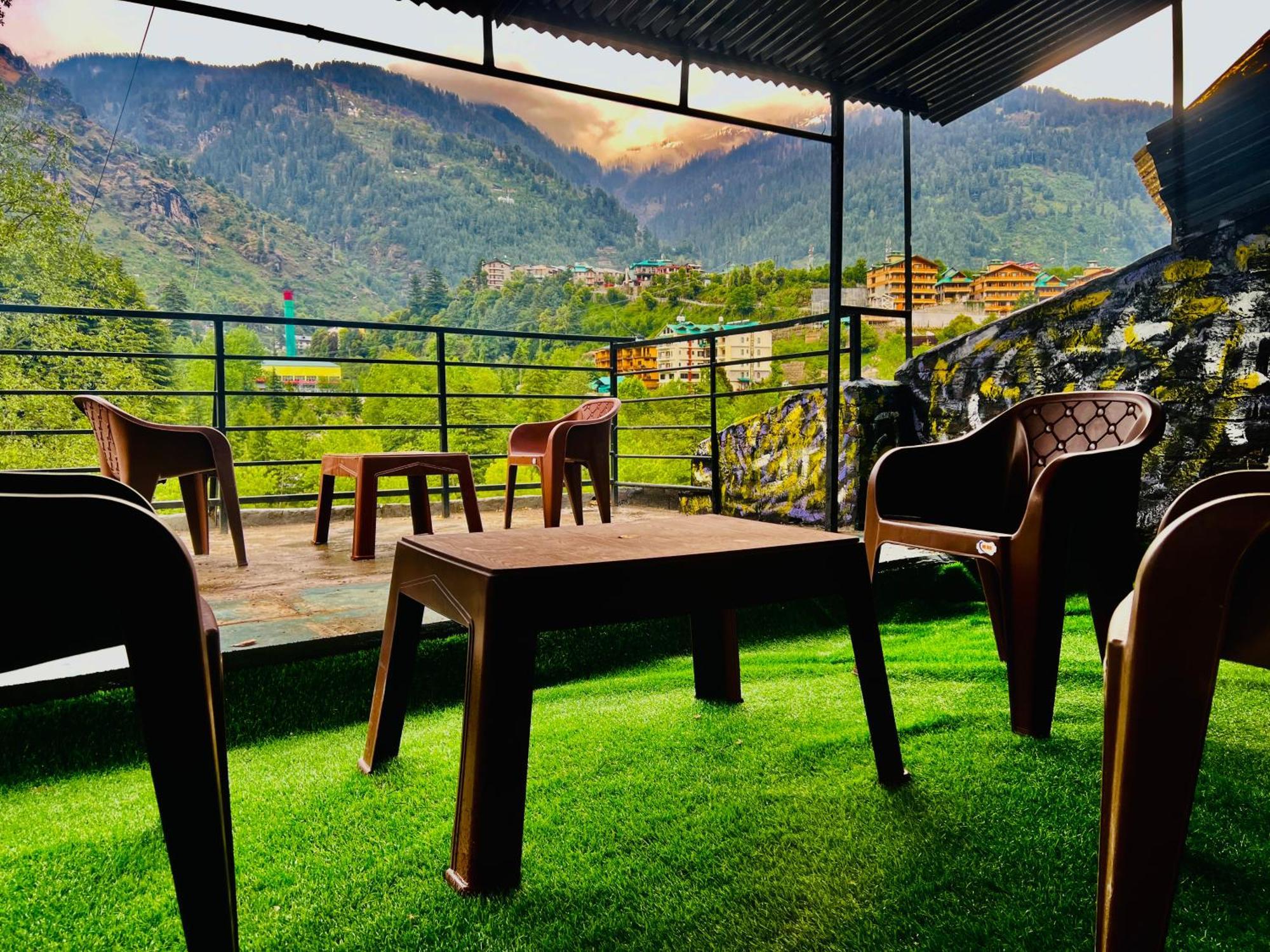 Hotel Green Link -#Near Volvo Bus Stand #Mountain View #River View #Open Terrace Manali  Exterior photo