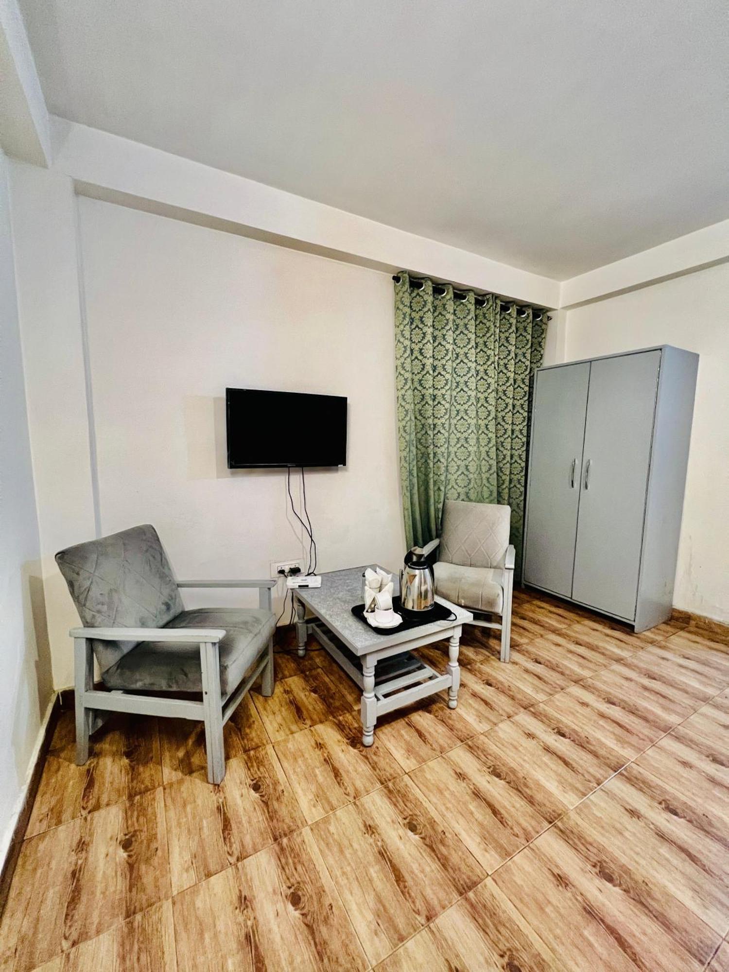 Hotel Green Link -#Near Volvo Bus Stand #Mountain View #River View #Open Terrace Manali  Exterior photo